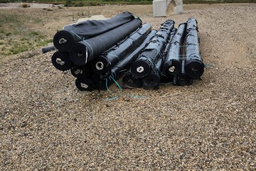13 rolls x 15' Landscape fabric