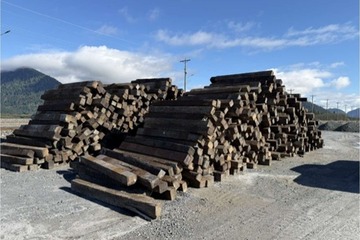 Lot of Approx. 1,000 Used Creosote-Treated Railway Ties