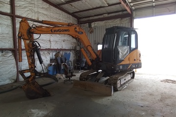 Mini Excavator - Liugong CLG-906C  w Attachments