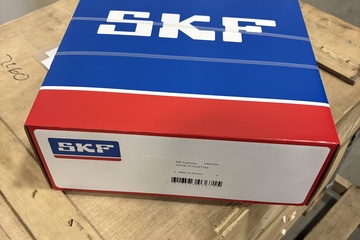 SKF Spherical Roller Bearings PN 23228‑2CS5/VT143 (Qty 8)