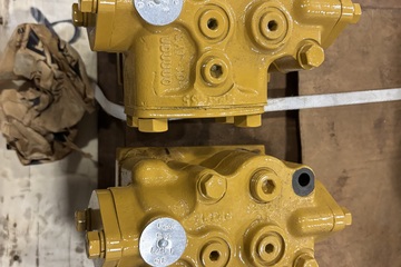 Caterpillar Hydraulic Pumps, Valves & Solenoids Package — 15 Pc Lot