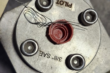 Gilmore 25145 1 in SAE Pilot Operated Check Valve
